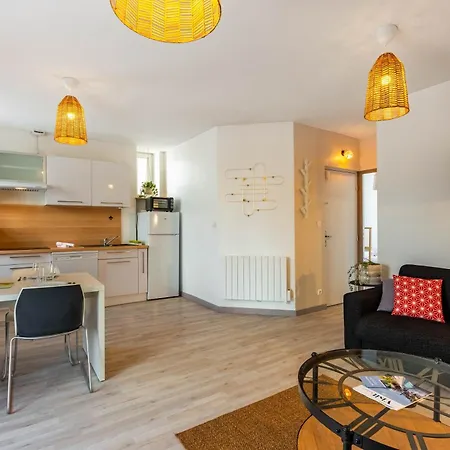 Apartment L'agreable De Pierre - 900 M De La Gare *